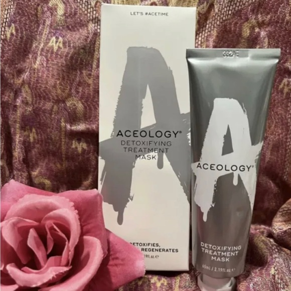 DETOXIFYING TREATMENT MASK - Picture 2 of 8